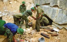 Triển lãm "Khắc phục hậu quả bom mìn vì bình yên cuộc sống"
